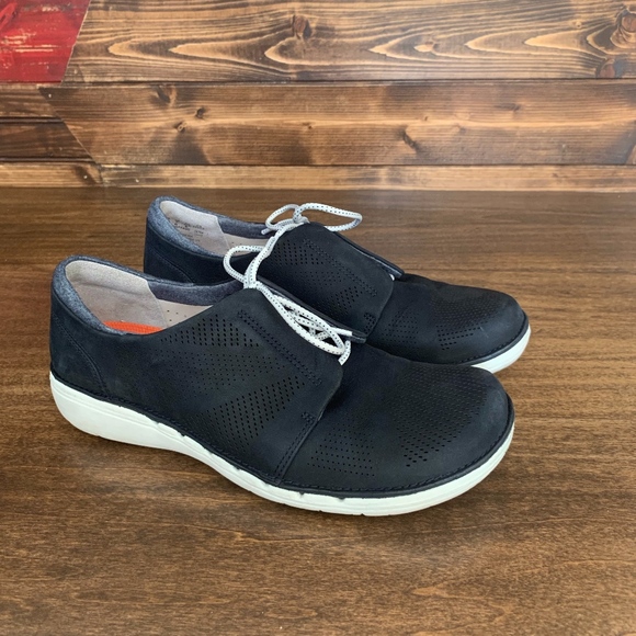 Makers Shoes Mel Women's Metallic Sneakers - Comfortable Lace-Up Casual Shoes With Gum Sole For Everyday Wear